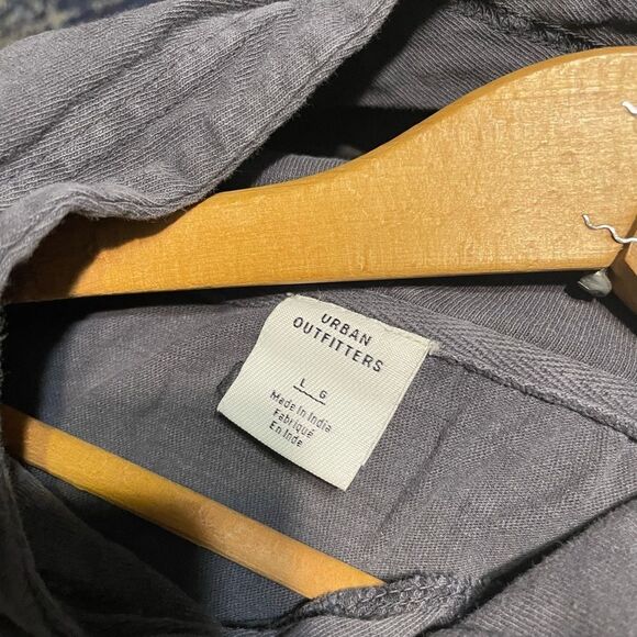 Lightweight hooded sweater - Picture 2 of 3